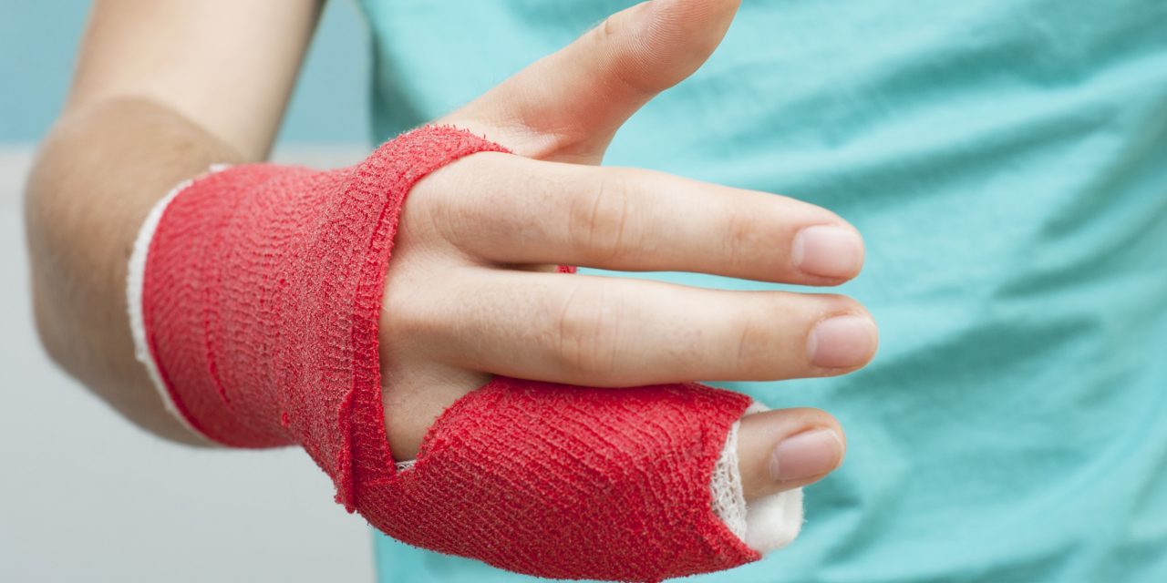 Перелом пальцев: когда бывает, симптомы, диагностика и первая помощь