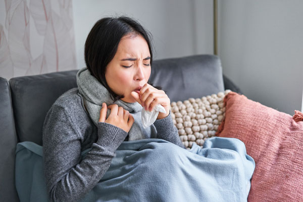 Топ-18 таблеток от кашля: как помочь себе, если «душит» кашель
